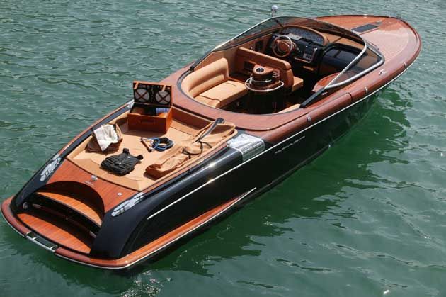 riva-yacht-black