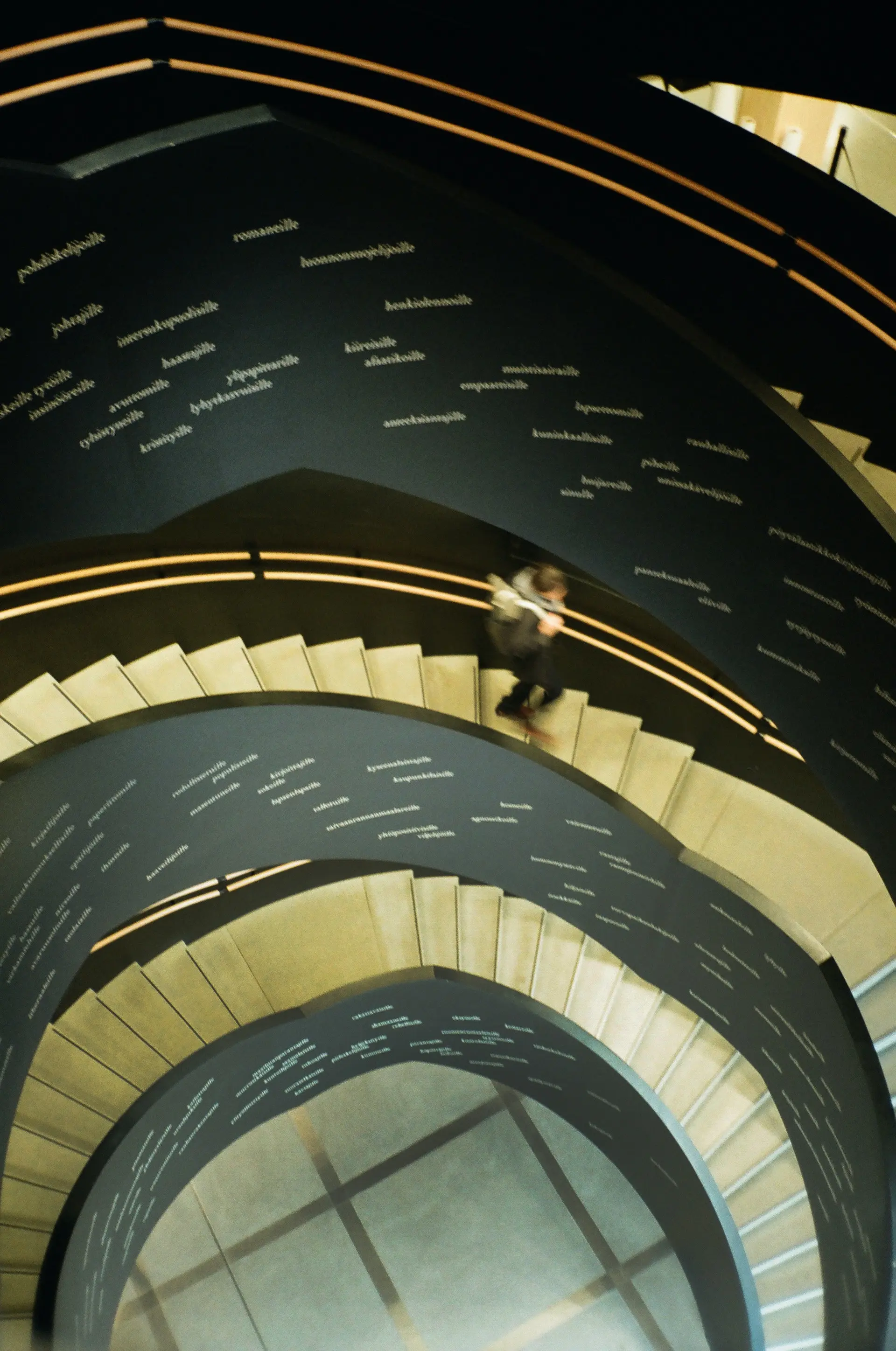 Avidbook Avidbook Design of a book reader shop based on a custom Shopify template with individual Design for each product area along with an attached dowload shop, user rating & member system built in.