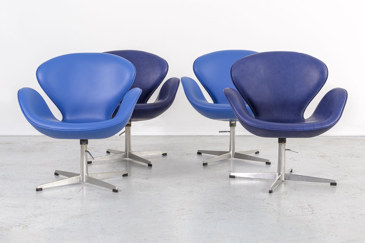 ARNE JACOBSEN SWAN CHAIRS set in blue color