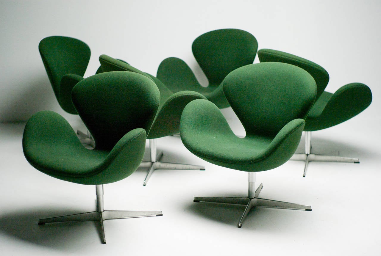 Arne Jacobsen Swan Chairs