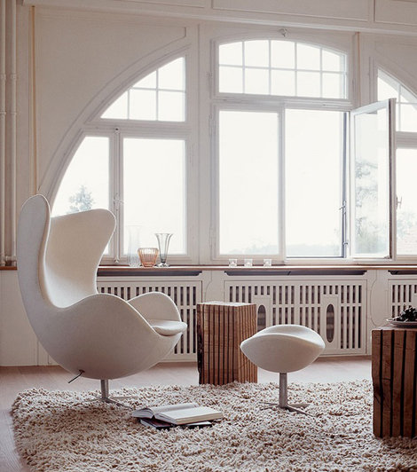 Arne Jacobsen egg lounge chair & ottoman
