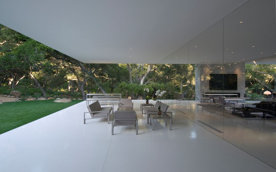 The Glass Pavilion, an ultramodern house by Steve Hermann