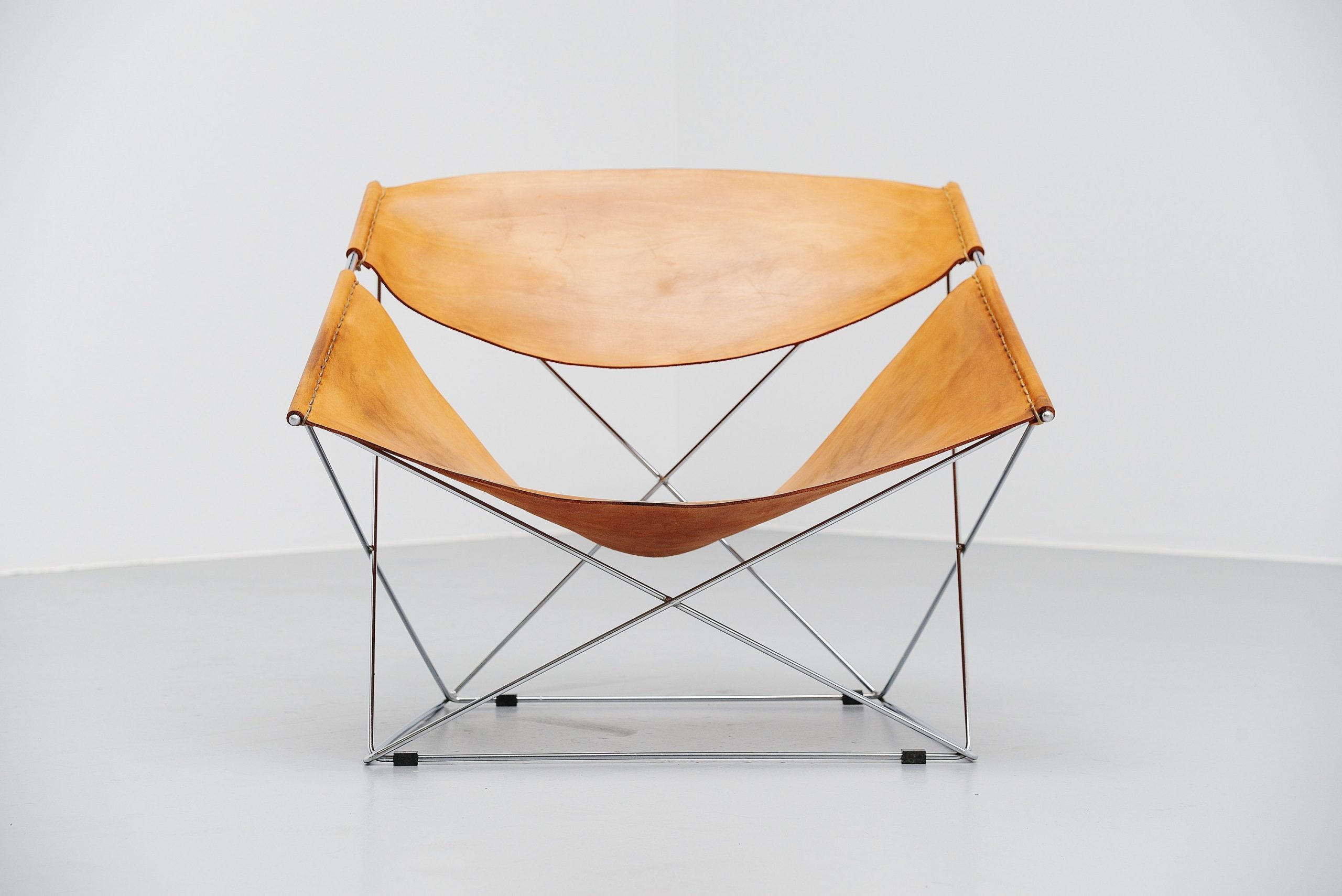 Pierre Paulin F675 Butterfly chair natural leather