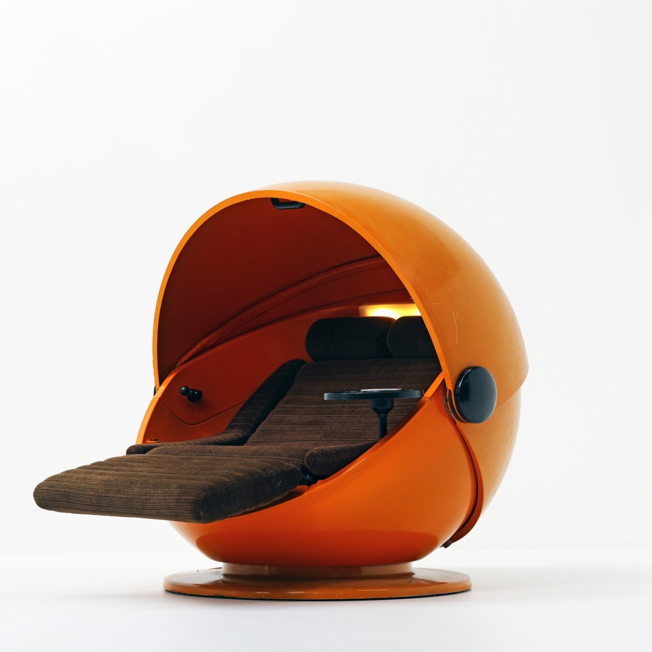 Sunball chair by Selldorf Rijs